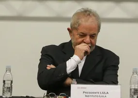 LULA RECLAMA DO ALTO PREÇO DAS PASSAGENS AÉREAS NO BRASIL