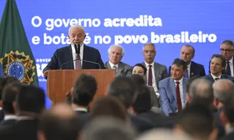 LULA CRIA O PROGRAMA 'ACREDITA' PARA ESTIMULAR O CRESCIMENTO ECONÔMICO