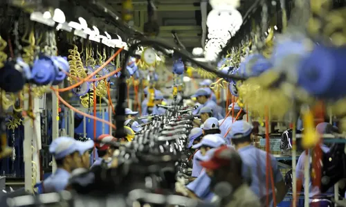 CONFIANÇA DA INDUSTRIA CAI EM ABRIL, APONTA PESQUISA