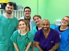 EX-BBBS, AMANDA MEIRELLES E CEZAR BLACK TRABALHAM JUNTOS EM HOSPITAL NO RIO GRANDE DO SUL