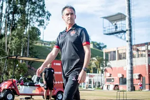 VITÓRIA DEVE ANUNCIAR SAÍDA DE LÉO CONDÉ NAS PRÓXIMAS HORAS
