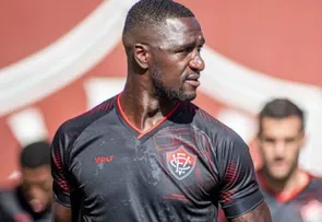 ZAPATA É AFASTADO DE TREINAMENTOS E NÃO JOGA MAIS PELO VITÓRIA