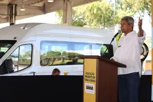 GOVERNO DO ESTADO ENTREGA VANS ESCOLARES QUE VÃO ATENDER ESTUDANTES DA ZONA RURAL DE 54 MUNICÍPIOS