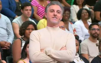 LUCIANO HUCK SE RETRATA APÓS COMENTÁRIO JOCOSO