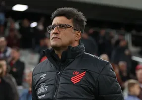 WESLEY CARVALHO É COTADO COMO NOVO TÉCNICO DO VITÓRIA; SAIBA QUEM É