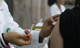 SAÚDE ENVIA A 12 ESTADOS DOSES DA NOVA VACINA CONTRA COVID-19