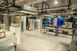 DAIKIN CELEBRA 100 ANOS COMO INAUGURAÇÃO DE CENTRO DE TREINAMENTO NA BAHIA