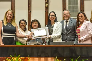 LEGISLATIVO CONCEDE TÍTULO DE CIDADÃ BAIANA PARA LUIZA TRAJANO