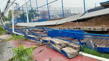 PARTE DE ESTRUTURA EM COMPLEXO ESPORTIVO E DE LAZER CEDE APÓS FORTES CHUVAS EM SALVADOR