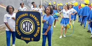 ESTUDANTES DA REDE ESTADUAL PROMOVEM DESFILE DE FANFARRAS PELA PAZ
