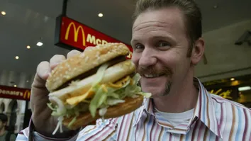 MORRE DIRETOR AMERICANO QUE SÓ COMEU MCDONALD´S POR UM MÊS