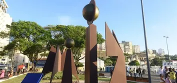 MONUMENTO EM HOMENAGEM ÀS VÍTIMAS DE COVID-19 É RETIRADO APÓS QUASE UM ANO E MEIO DE INAUGURAÇÃO