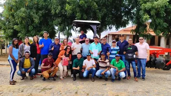 DEPUTADO CHARLES FERNANDES ENTREGA TRATORES E IMPLEMENTOS AGRÍCOLAS PARA COMUNIDADES RURAIS DE GUANAMBI E REGIÃO