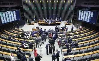 PEC DA ANISTIA: DEPUTADA BAIANA RETIRA ASSINATURA E PROJETO ENFRAQUECE