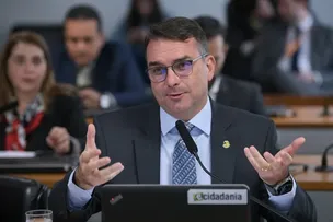 “PAÍS TERÁ MAIS VENDEDOR DE MACONHA DO QUE DE AVON”, DIZ SENADOR
