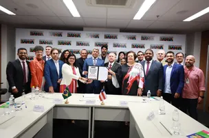 LEI QUE INSTITUI O PROPGRAMA 'BAHIA PELA PAZ' É SANCIONADA POR JERÔNIMO RODRIGUES