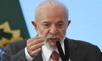 LULA CONVERSA COM PUTIN E DEFENDE NEGOCIAÇÃO DE PAZ COM A UCRÂNIA