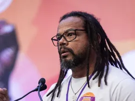 KLEBER ROSA DEFENDE TRABALHADORES NA POLÊMICA DA PEC DAS PRAIAS