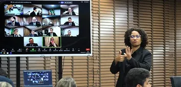 SSESSÕES DE JULGAMENTO NO TRE DA BAHIA AGORA CONTA COM INTÉRPRETE DE LIBRAS