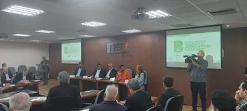 FEDERAÇÃO DOS PETROLEIROS DEFENDE CAPACITAÇÃO DOS TRABALHADORES PARA ATUAR NA INDÚSTRIA VERDE