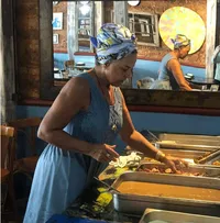 CASA DE TEREZA E CHEF TEREZA PAIM VÃO CELEBRAR O DIA DE SANTO ANTÔNIO SERVINDO FEIJOADA EM ESCOLA DO RIO VERMELHO E RUAS DA CIDADE
