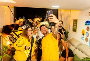 SÃO JOÃO SEM PERRENGUE! ZÉ DELIVERY SURPREENDE E FAZ ENTREGA DE BEBIDAS ACOMPANHADO DE BANDA DE FORRÓ