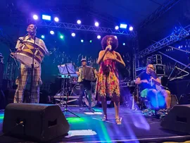 BANDA CASCA DE AMENDOIM ESTREIA NO SÃO JOÃO DA BAHIA COM SHOW NO PELOURINHO