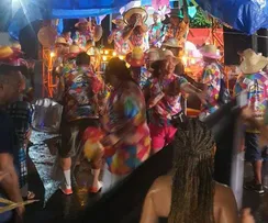 NONATO SANSKEY E SAMBA MUCUM’G ARRASTARAM UMA MULTIDÃO NO DESFILE DE SAMBA JUNINO NO GARCIA NA NOITE DE SÃO JOÃO
