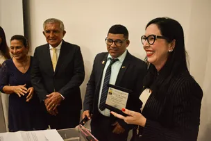 DEPUTADA LUDMILLA FISCINA É HOMENAGEADA COM O TÍTULO DE CIDADÃ CATUENSE