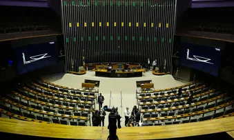 CÂMARA PAUTA URGÊNCIA DE PROJETO QUE EQUIPARA ABORTO AO HOMICÍDIO