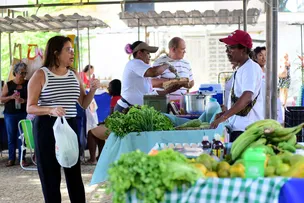 FEIRA AGROECOLÓGICA URBANA MOVIMENTA COMÉRCIO COM PRODUTOS LIVRES DE AGROTÓXICOS E SUSTENTÁVEIS