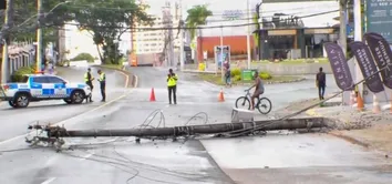 ACIDENTE COM CARRO DE LUXO DEIXA BAIRRO DO CAMINHO DAS ÁRVORES SEM ENERGIA