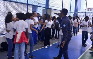 GUARDA MUNICIPAL DE SALVADOR REALIZA TRABALHO NA ESCOLA MUNICIPAL DE PARIPE PARA CONSCIENTIZAÇÃO CONTRA O VANDALISMO