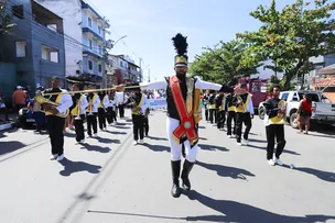 POPULAÇÃO LOTA AS RUAS DO CENTRO E FESTEJA OS 62 ANOS DE EMANCIPAÇÃO POLÍTICA DE LAURO DE FREITAS