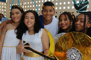 ESTUDANTES DA REDE ESTADUAL SIMULAM DESFILE DE ABERTURA DAS OLIMPÍADAS