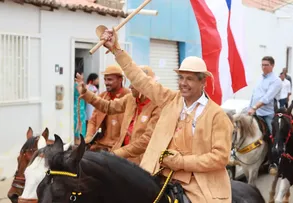 JERÔNIMO RODRIGUES PARTICIPA DA 71ª FESTA DO VAQUEIRO DE CURAÇÁ
