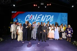 LIDERANÇAS POLÍTICAS E CULTURAIS SÃO HOMENAGEADAS COM COMENDA 2 DE JULHO