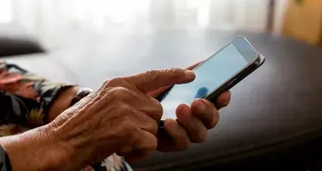 CAIXA CULTURAL PROMOVE OFICINA GRATUITA DE USO DE CELULARES PARA A TERCEIRA IDADE EM SALVADOR