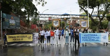 CAPOEIRISTAS REALIZAM BERIMBALADA EM DEFESA DA CAPOEIRA NAS ESCOLAS PÚBLICAS DA BAHIA