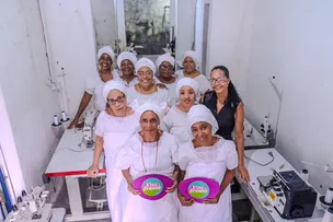 MULHERES DE TERREIRO RECEBEM CERTIFICAÇÃO DE CURSO DE CORTE E COSTURA COM FOCO EM ROUPAS DE SANTO