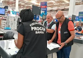 DEZ ATACADISTAS SÃO AUTUADOS PELO PROCON-BA POR DESCUMPRIMENTO DE LEI DAS SACOLAS PLÁSTICAS