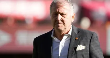 ZICO É ASSALTADO EM PARIS E SOFRE PREJUÍZO MILIONÁRIO
