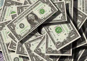 DÓLAR CAI ABAIXO DE R$ 5,50 COM ALÍVIO NAS TENSÕES POLÍTICAS