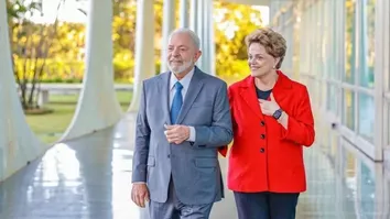 LULA RECEBE DILMA NO ALVORADA, PELA 1ª VEZ DESDE O IMPEACHMENT
