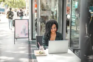 ESTUDO ABORDA INSERÇÃO DA MULHER NEGRA NO MERCADO DE TRABALHO NA BAHIA