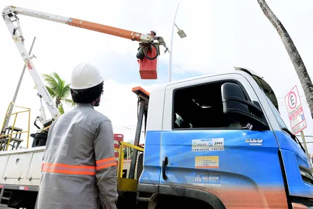 CAI NÚMERO DE ABERTURA DE PROTOCOLOS DE MANUTENÇÃO DA ILUMINAÇÃO EM SALVADOR