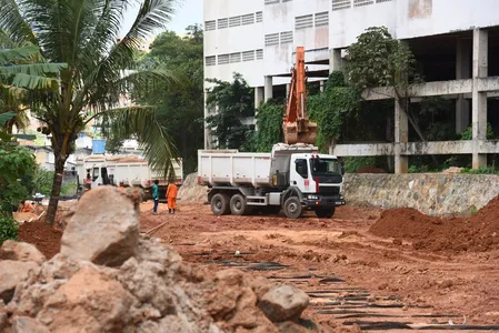 LIGAÇÃO VIÁRIA ENTRE VILA LAURA, RÓTULA DO ABACAXI E BONOCÔ ALCANÇA 65% DE OBRAS CONCLUÍDAS