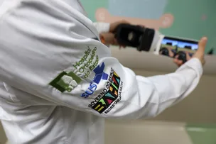 PACIENTES DO HOSPITAL ORTOPÉDICO DO ESTADO TESTAM ÓCULOS DE REALIDADE VIRTUAL PARA AUXILIAR NA REABILITAÇÃO