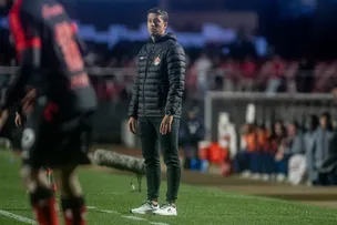 'PAGAMOS PELO NOSSO PRIMEIRO TEMPO' DIZ CARPINI APÓS DERROTA DO VITÓRIA CONTRA O SÃO PAULO