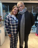 PRETA GIL CELEBRA FIM DO PRIMEIRO CICLO DE TRATAMENTO CONTRA O CÂNCER COM FESTA DO PIJAMA SURPRESA EM SÃO PAULO